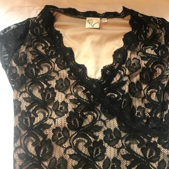 Embroidered top - Picture 2 of 3