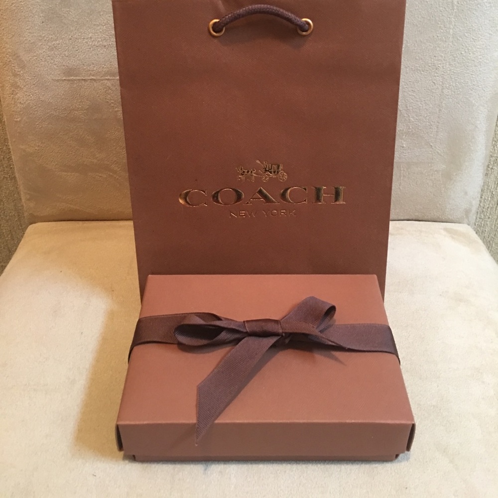 Coach packaging for man wallet