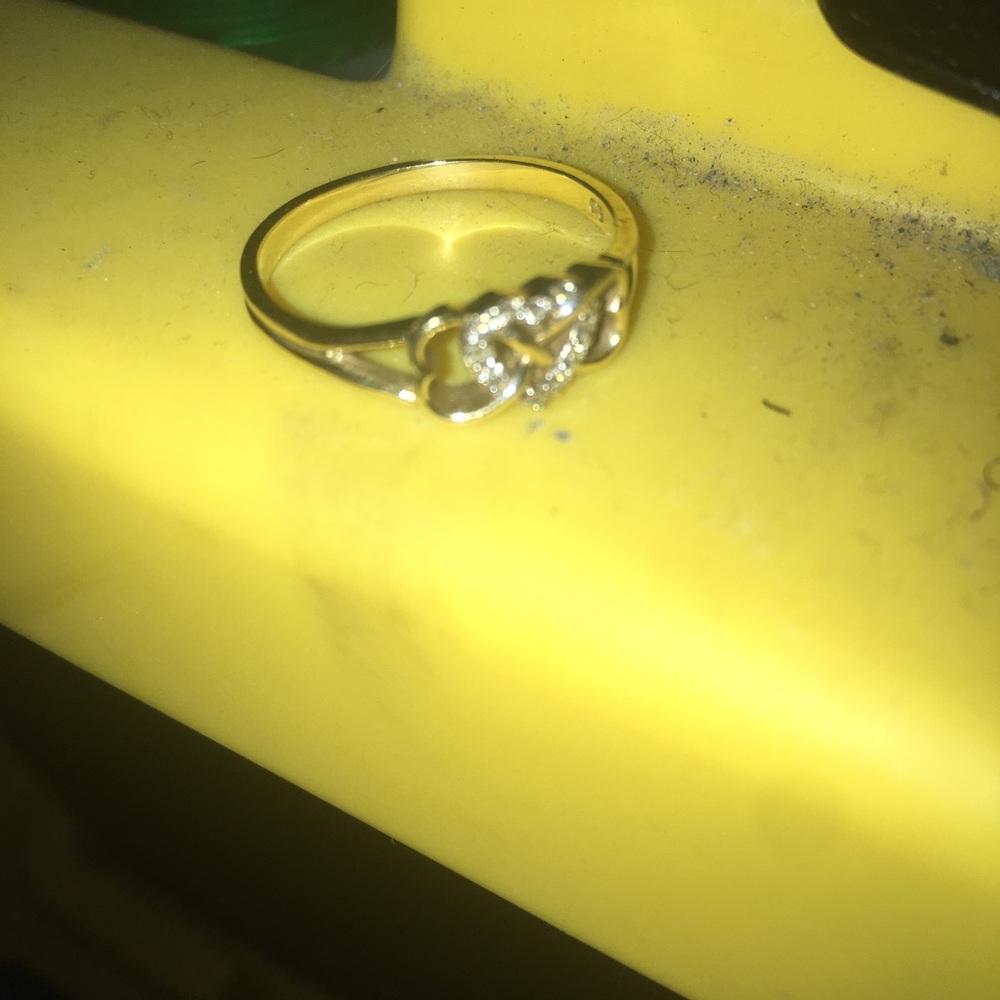 10k Gold Diamond Ring - Picture 1 of 2