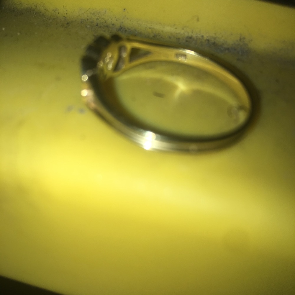 10k Gold Diamond Ring - Picture 2 of 2