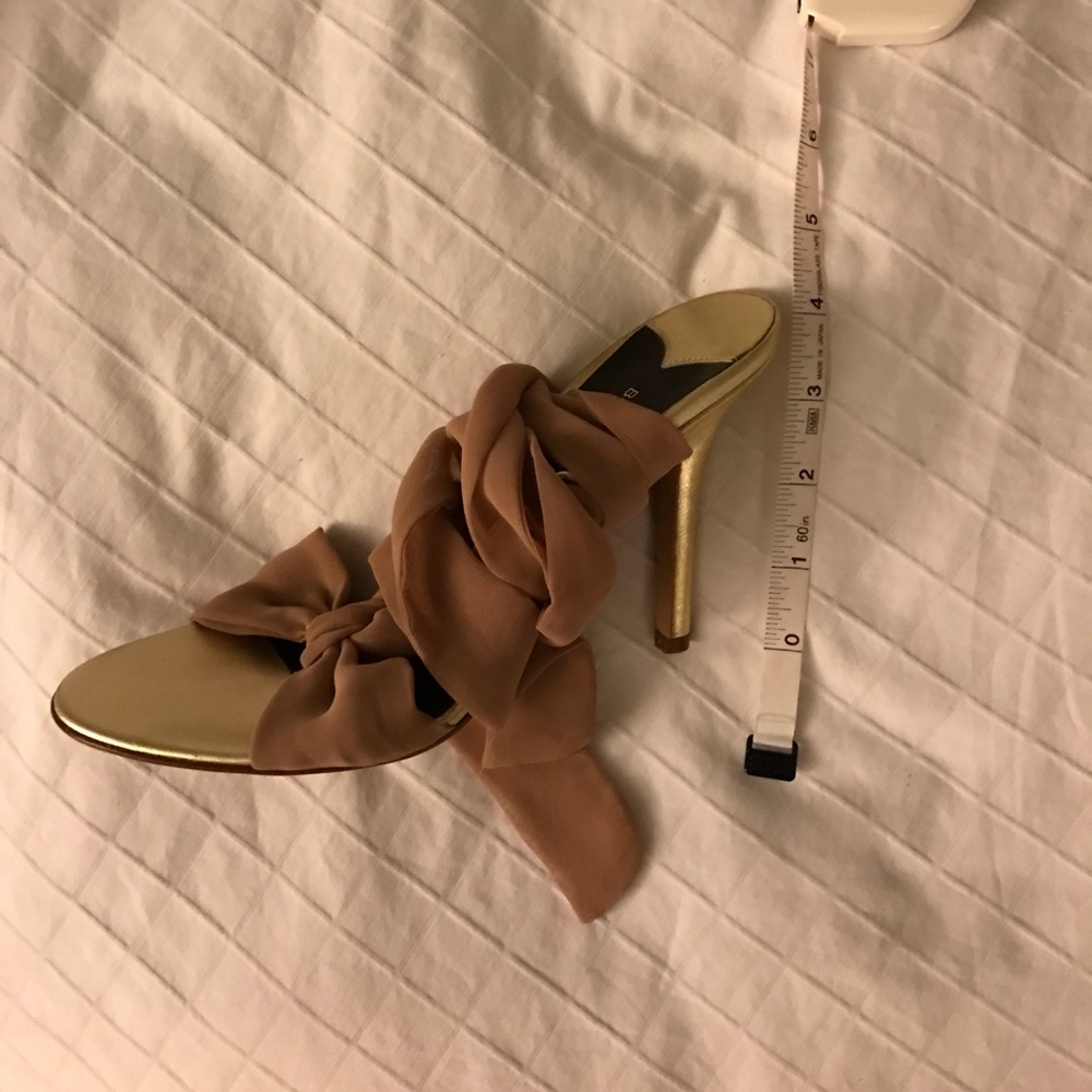 BCBGMAXAZRIA sandals. - Picture 8 of 8