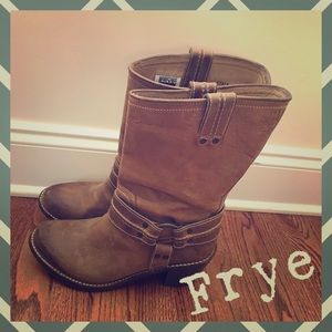 💁🏼 FRYE Carmen Harness Boots Size 9