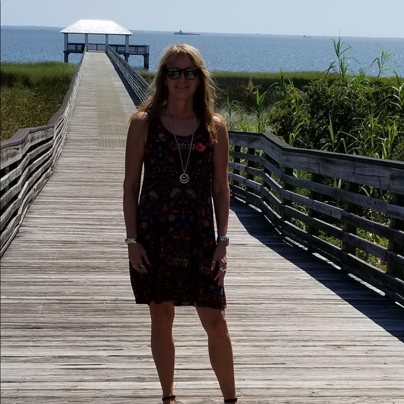 Meet your Posher, Stephanie - Picture 3 of 4