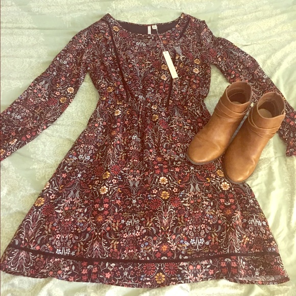 LC Lauren Conrad Dresses & Skirts - 🖤SALE🖤 Beautiful long sleeve boho print dress