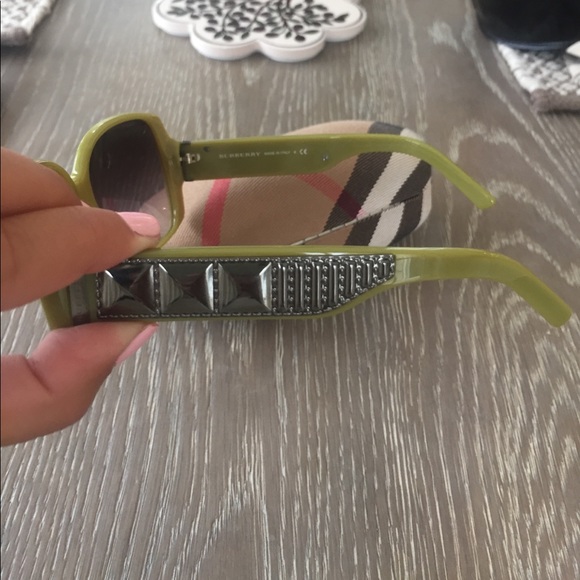 Burberry green new square sunglasses