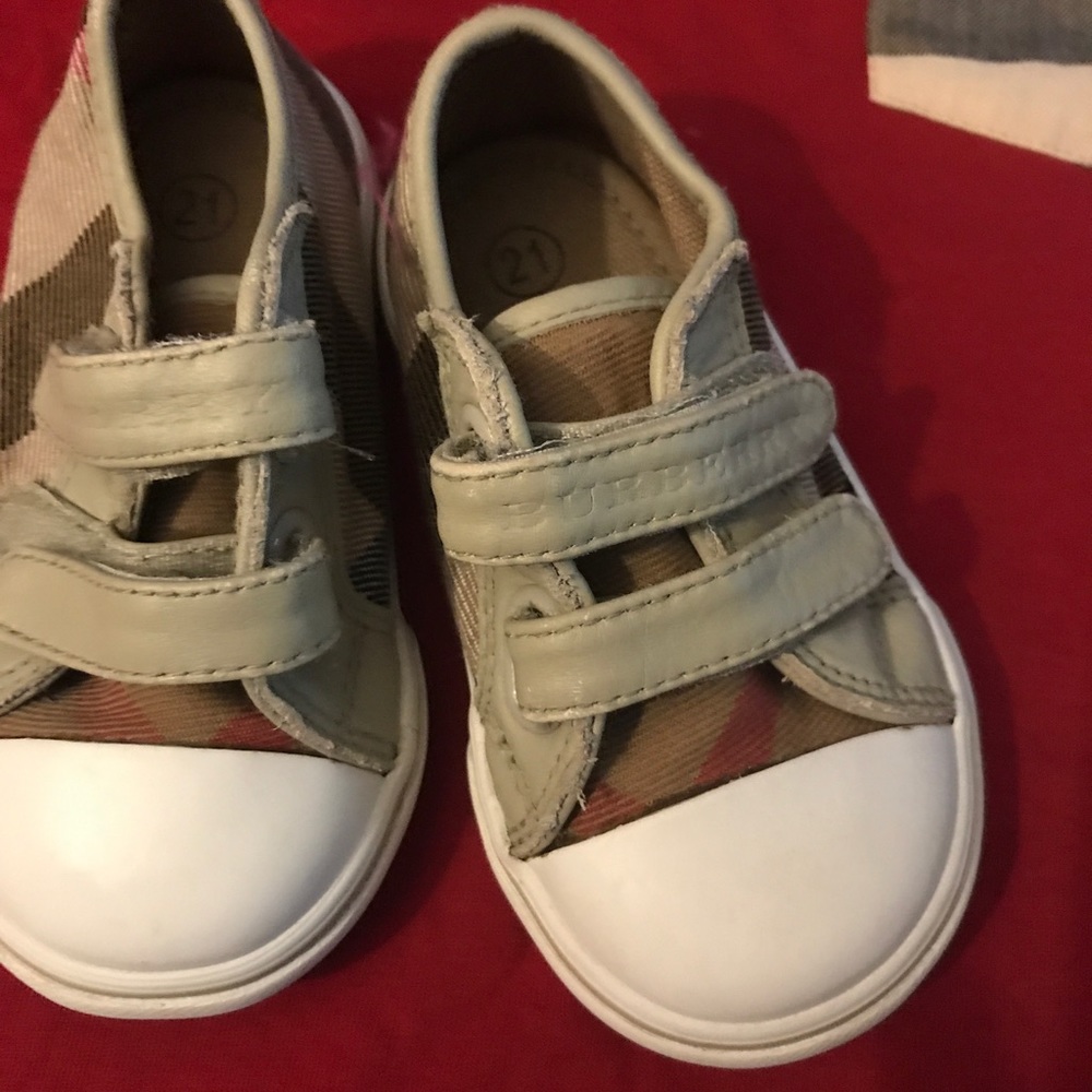 Burberry sneakers  size 5.5