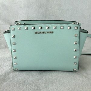 Michael Kors Selma Stud Medium Messenger - Celadon