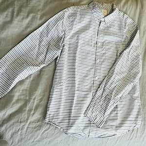 Gap long sleeve button up shirt