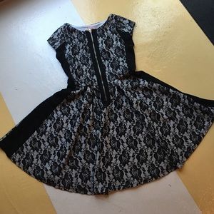 Girls lace dress