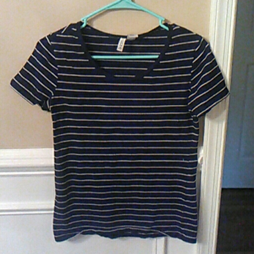 Im am selling a divided black and white shirt.