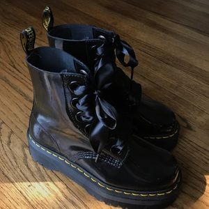 sz 7 Dr. Martens Molly Patent