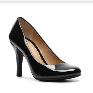 Kelly & Katie Black Patent Pumps 👠