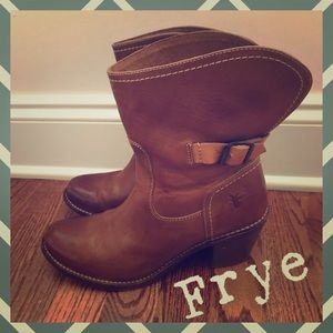 💃🏼FRYE Carmen 8L Shortie Boots Size 9