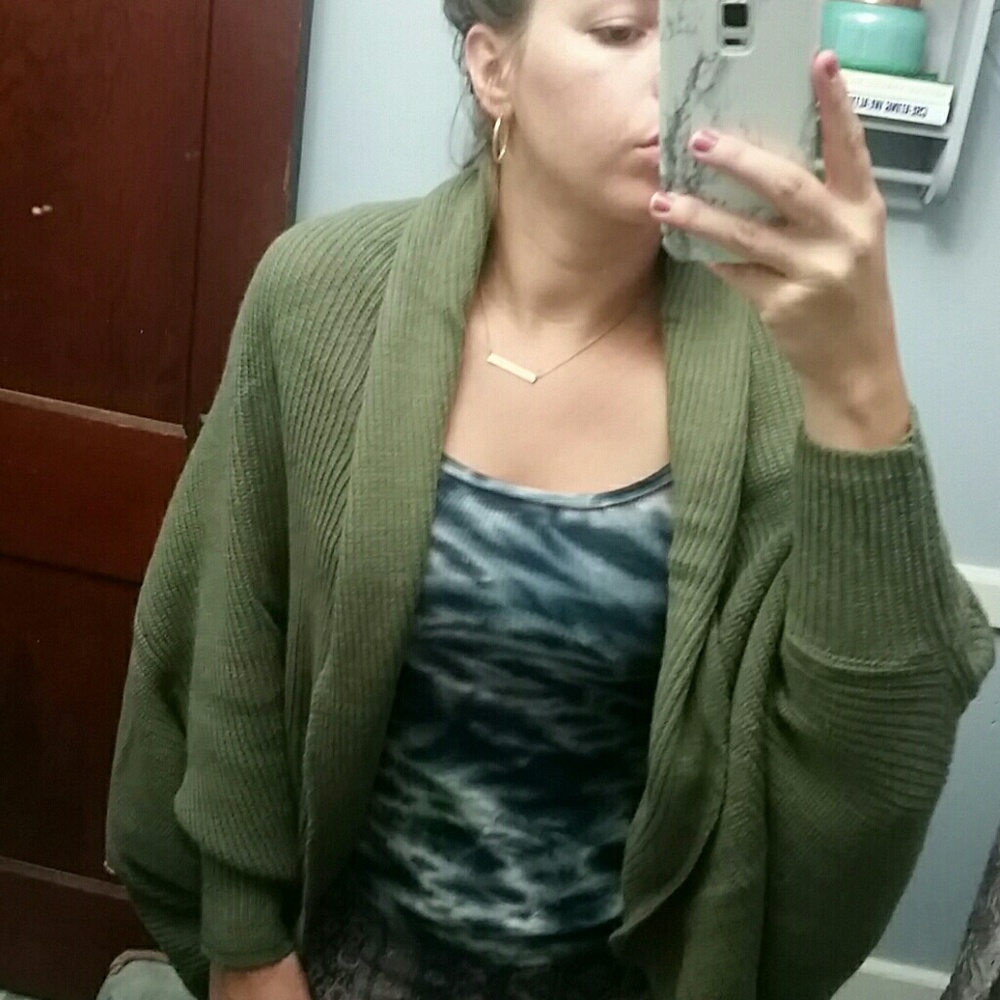 Olive cardigan ☆ LAST ONE! ☆ - Picture 4 of 8