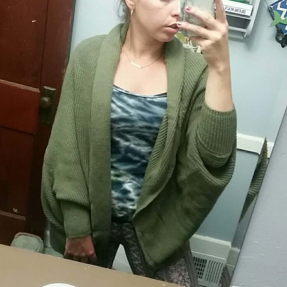 Olive cardigan ☆ LAST ONE! ☆ - Picture 6 of 8