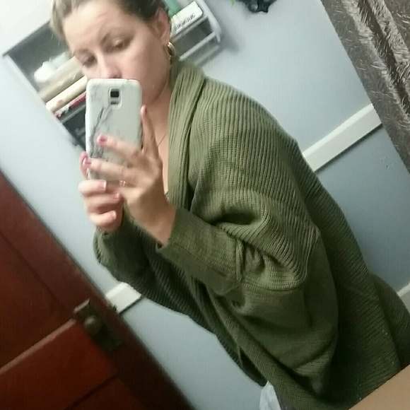 Olive cardigan ☆ LAST ONE! ☆ - Picture 3 of 8