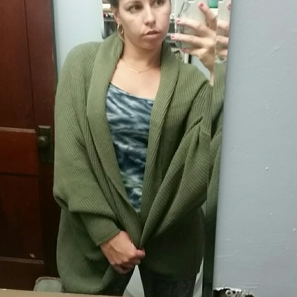 Olive cardigan ☆ LAST ONE! ☆ - Picture 5 of 8