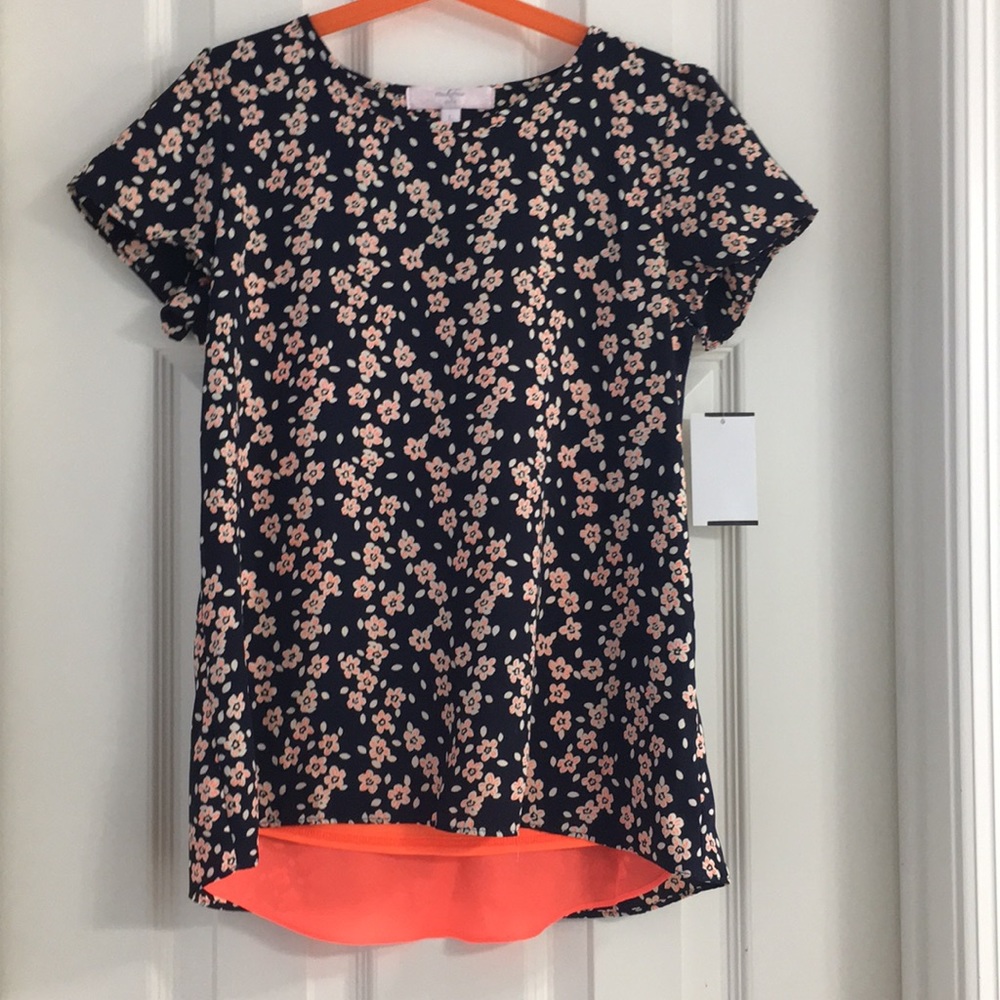 Floral patterned flowy short sleeve top size large