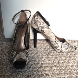 BCBG pumps