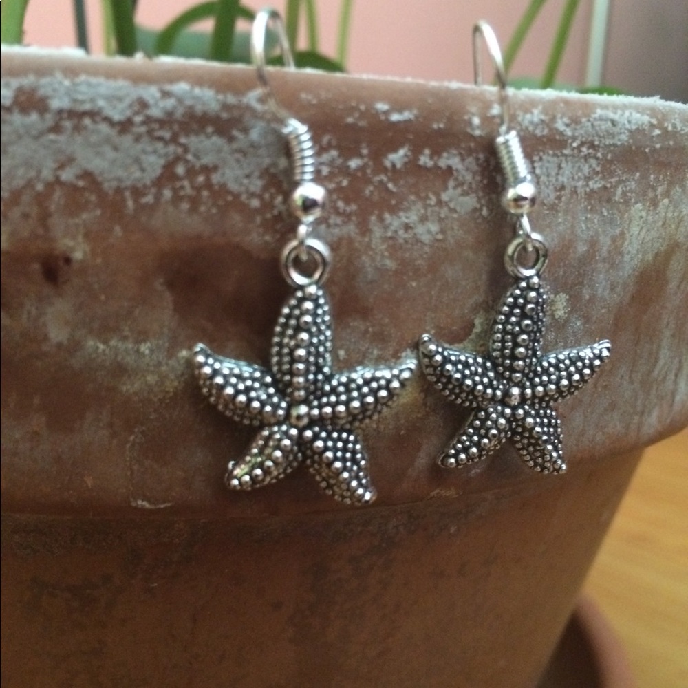 NWOT Starfish Earrings