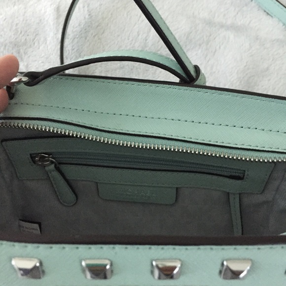 Michael Kors Selma Stud Md Messenger Add'l Photos - Picture 4 of 8