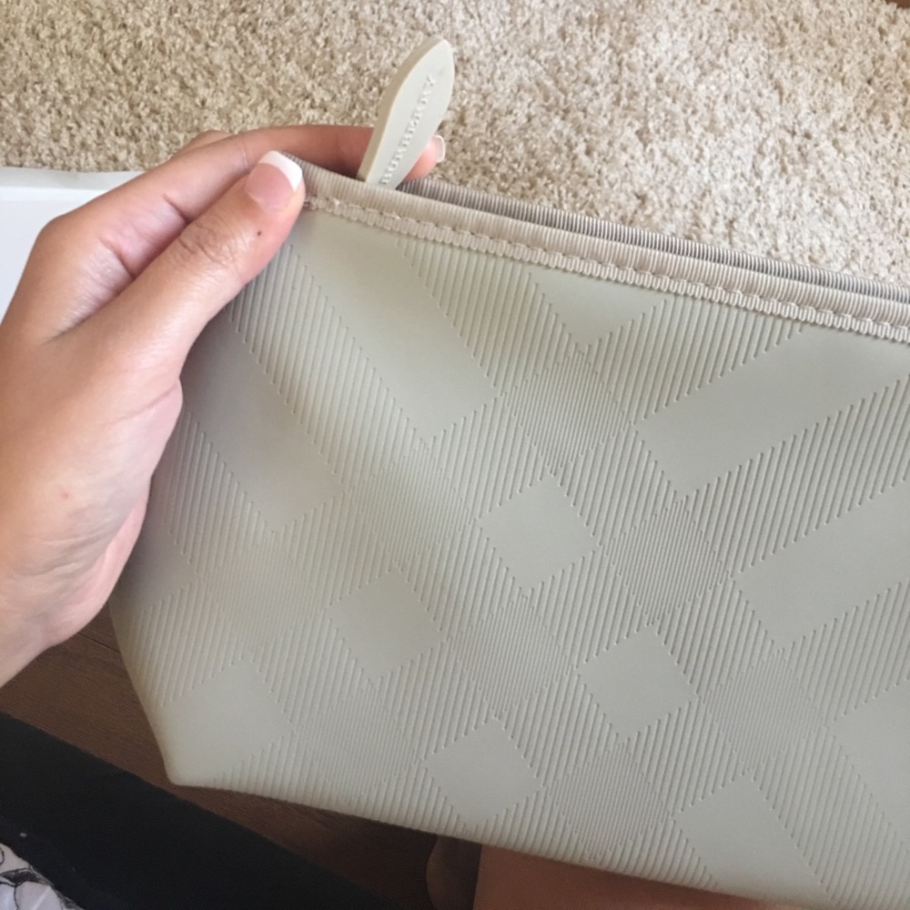 Burberry make-up bag (brand new) 🎀