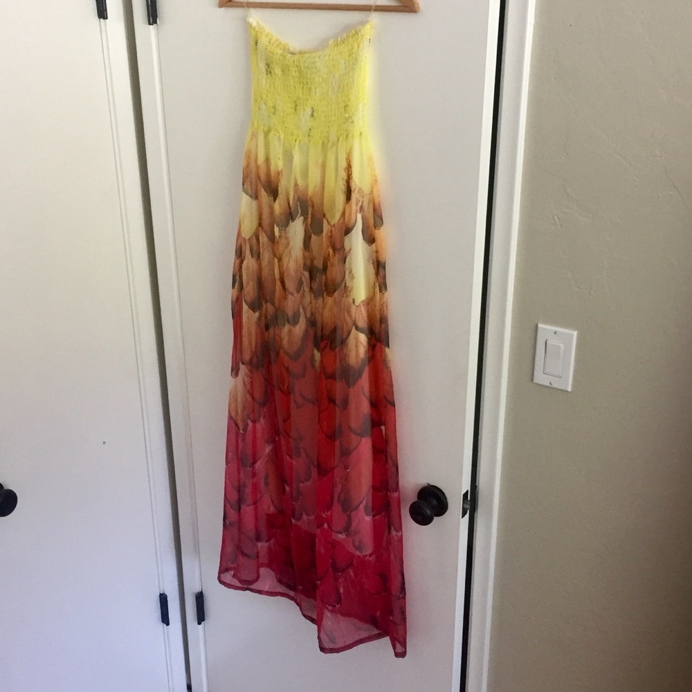 🎁🎄Sale🎄🎁 Vibrant feather maxi dress