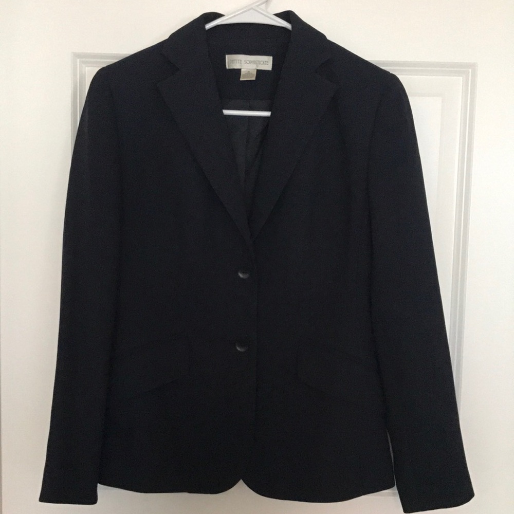 Skirt suit