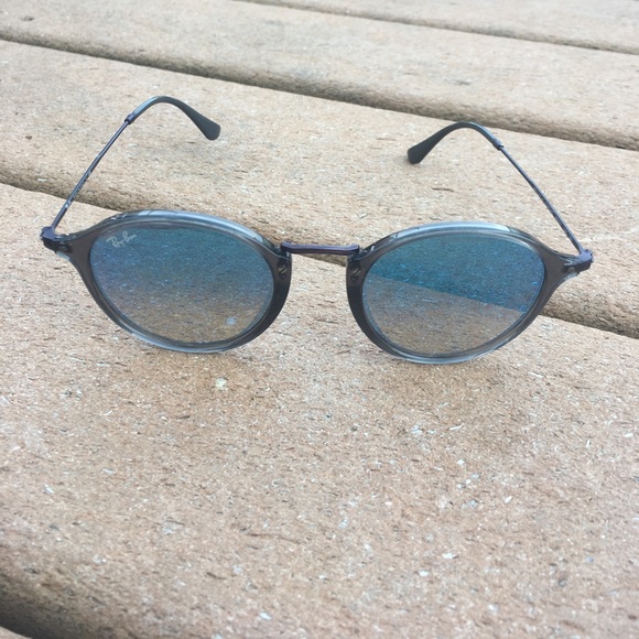 Ray bans! Blue/green tint - Picture 3 of 3