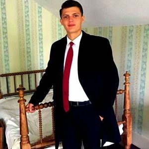 Meet your Posher, Gregory