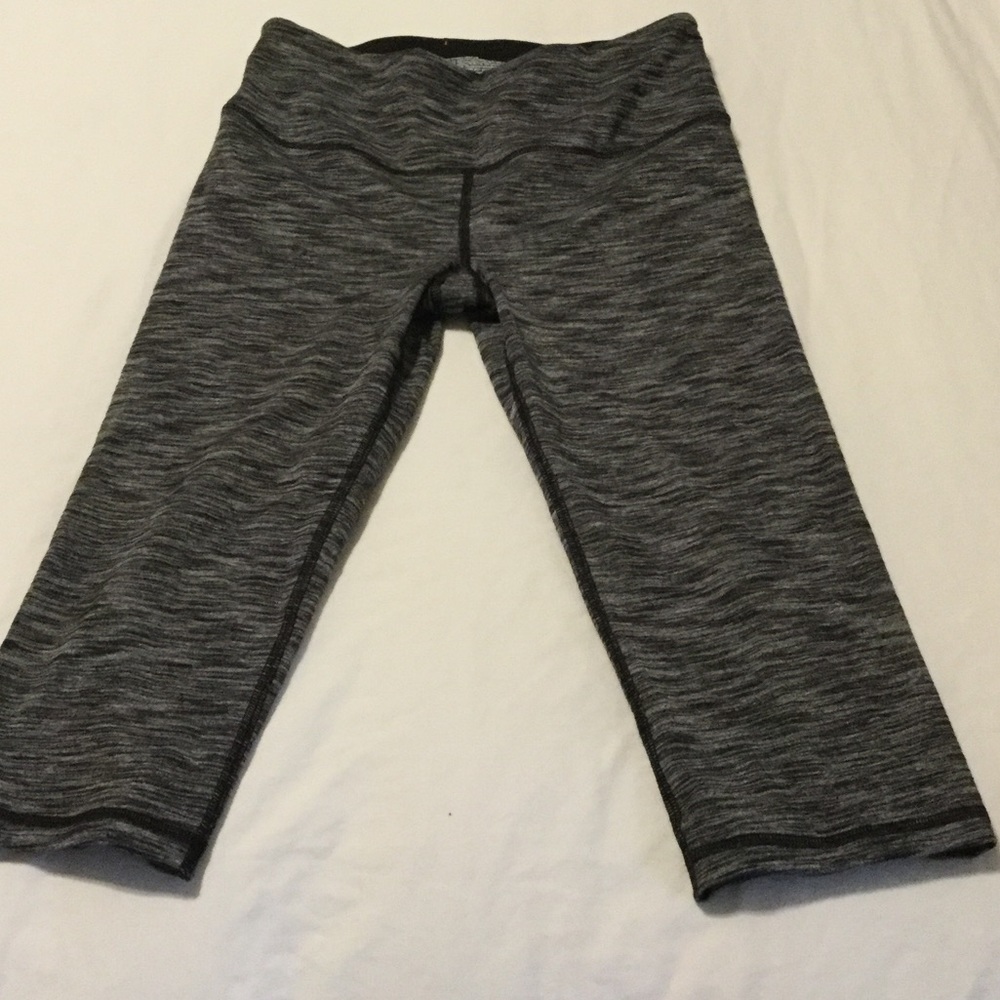 VS Sport Cropped leggings. New without tags