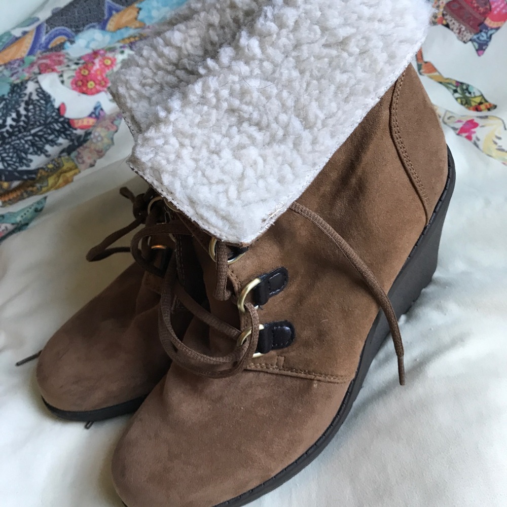 Wedge lace up boots