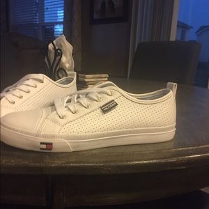 Tommy shoes