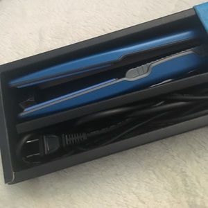 CROC Professional hair iron ** Brand new in box