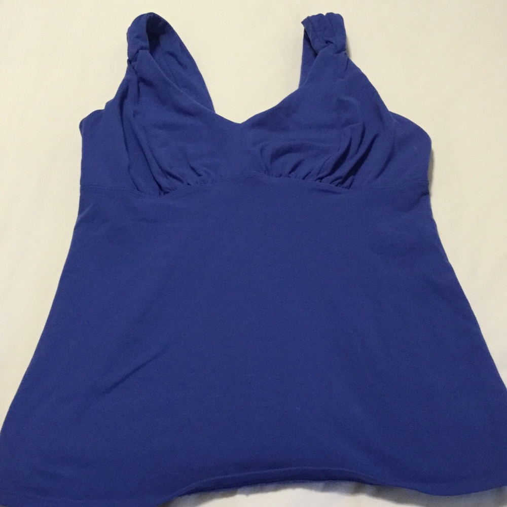 Athleta tank with built in bra