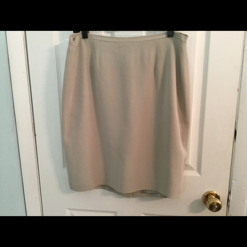 Skirt - Picture 4 of 5