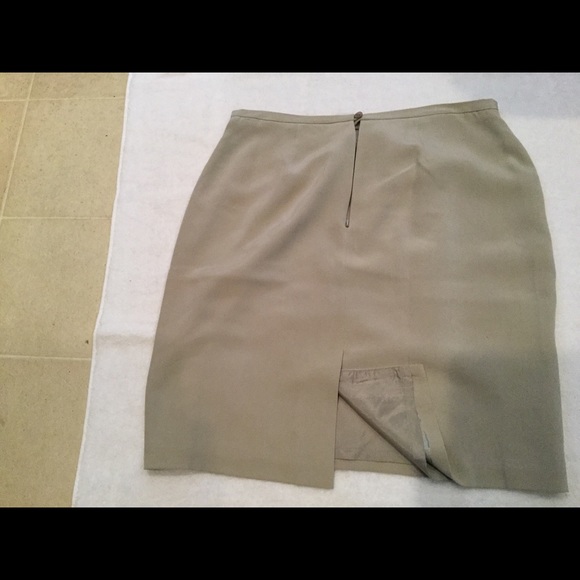 Skirt - Picture 2 of 5