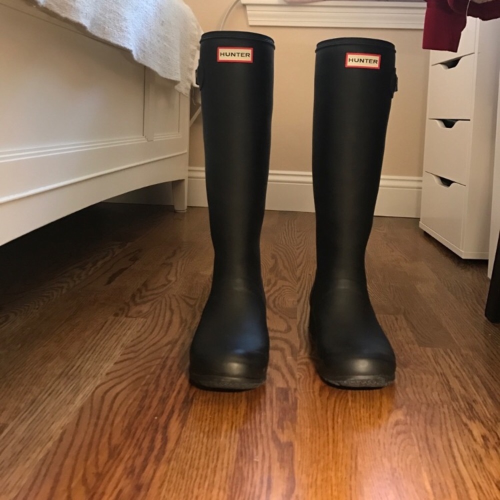 Matté black tall hunter rain boots