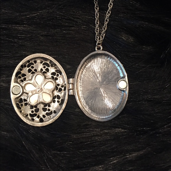 Silver Locket - Picture 2 of 3