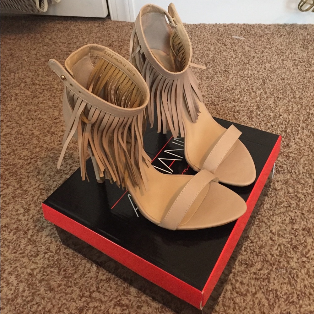 Adriana New York beige fringe heels- new -3in.