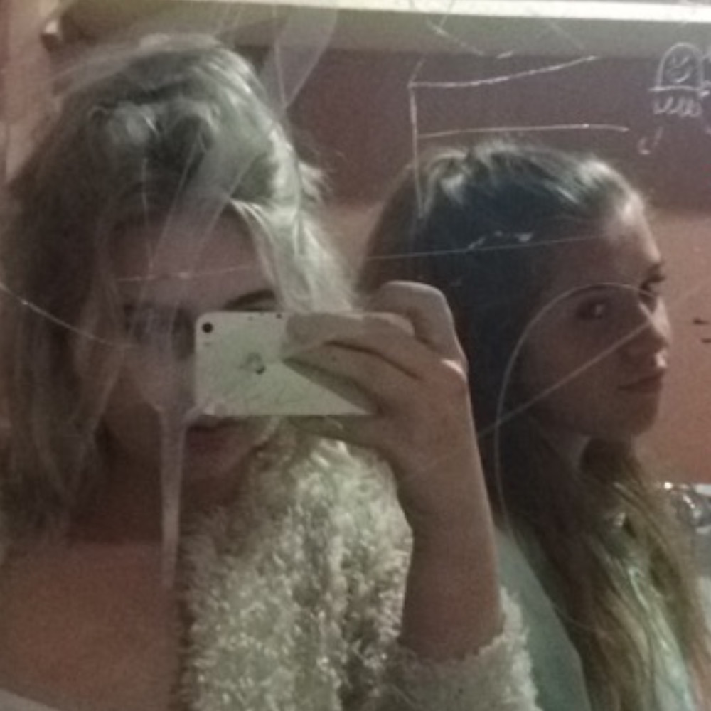 Meet your Posher, Chloe