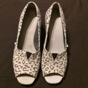 Toms Leopard Print Wedges Size 8.5