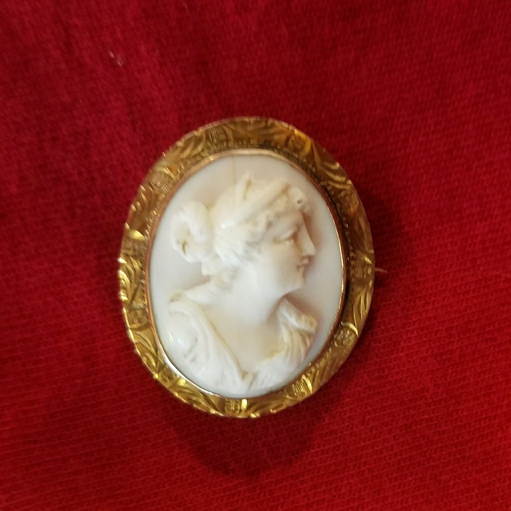 Gold cameo
