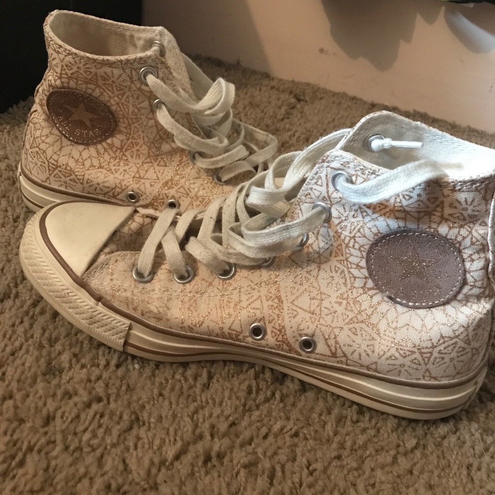 Size 8 Converse