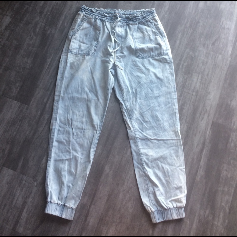 Light-wash denim stretchy pants/joggers