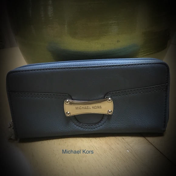 Michael Kors Handbags - Authentic Michael Kors Wallet