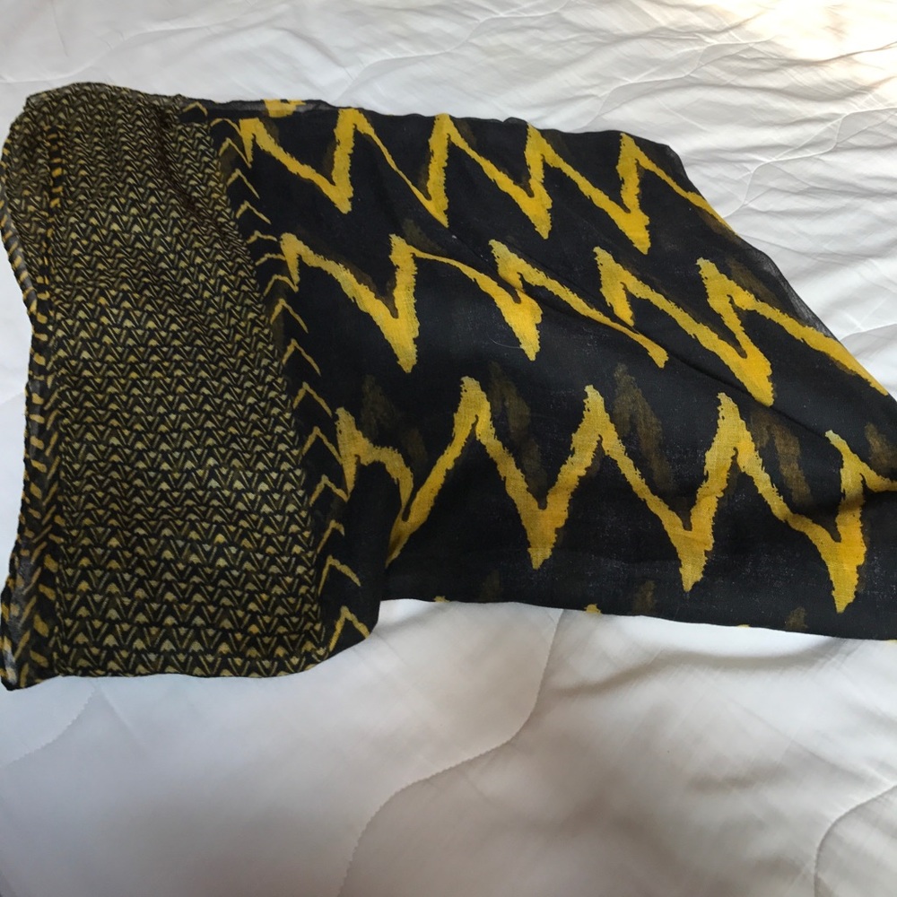 Black and gold scarf