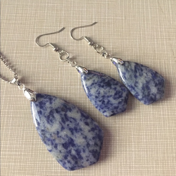 Jewelry - Beautiful navy sodalite pendulum stylish set