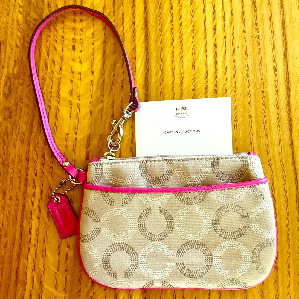 NWOT! 💕COACH DOT OP ART SMALL WRISTLET ❤️