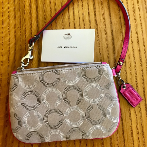NWOT! 💕COACH DOT OP ART SMALL WRISTLET ❤️ - Picture 3 of 8